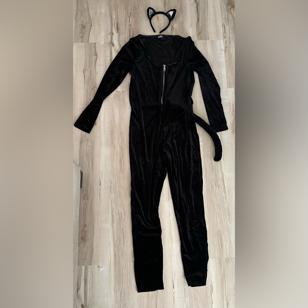 Spirit Halloween ~ Velvet kitty adult one piece with tail and ears! size XL NWOT